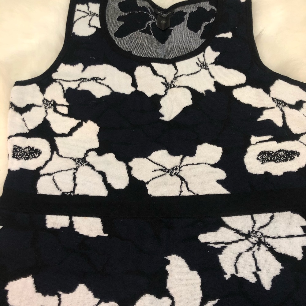 Ann Taylor dress, very warm perfect for the season - Picture 2 of 4